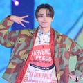 ONE N’ ONLY⾼尾颯斗、柄×柄のド派手コーデ着こなし 新曲“ゴルサンポーズ”にファン沸く【ガルアワ2026A/W】 画像