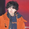 豊田裕大、マフラー纏った王道冬コーデ着こなしクールに魅せる「彼氏感すごい」「パーマ似合ってる」と反響【ガルアワ2026A/W】 画像