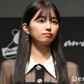 乃木坂46五百城茉央、ミニスカ×透けタイツの秋コーデに絶賛の声「抜群のセンス」「スタイルレベチ」 画像