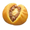 ＜今日から＞ファミマ「極旨 黒豚まんチーズ」新登場 5種チーズでプレミアムな満足感実現 画像