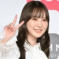 元日向坂46加藤史帆、美脚際立つ海でのオフショットにファン熱狂「脚が長すぎてスタイル神」「夏スタイル最高に似合ってる」 画像
