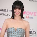 「イカゲーム」出演女優、美脚際立つ透け黒タイツコーデに絶賛の声「頭身バランスがレベチ」「スタイリッシュでかっこいい」 画像
