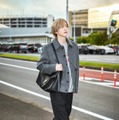 なにわ男子・道枝駿佑「ヴァレンティノ」ルック纏い羽田空港登場 画像