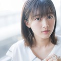 フジ原田葵アナ、ノースリーブ姿の爽やか牧場コーデ披露「華奢でスタイル抜群」「透明感がすごい」と反響 画像