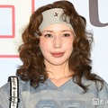 仲里依紗、13歳息子の誕生日を祝福 家族3ショット公開に「口元がママそっくり」「幸せオーラがすごい」と反響 画像