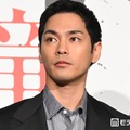 柳楽優弥、デビュー当初に目指していた“意外な道”明かす「審査結果が1年くらい遅れまして」【RYUJI 竜二】 画像