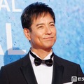 沢村一樹、息子2人との家族ショット公開「イケメンだらけで眼福」「お店にいたら見とれてしまう」と反響 画像