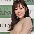 ロッテ山口航輝選手の妻・多田愛佳、子どもと試合観戦ショット公開「幸せ溢れてる」「娘ちゃんの応援姿が天使」と反響 画像