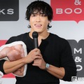 GENERATIONS中務裕太、写真集の限定版に“筋肉クッション”付属 メンバーからの反応明かす「どうやって使うん？みたいな」【1000%】 画像