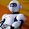 仰天！2030年のサッカー界では「ロボット審判」が試合を裁く？
