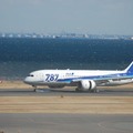 「マイルでゲットした無料航空券（特典航空券）で旅行」。魅力的な言葉ですね。マイルを貯めている多くの人が目指したいことでもあるでしょう。「無料航空券」と言われると、おトクな感じもしますが、本当のところはいかがなものなのでしょうか。無料航空券の真の価値を知って、貯めたマイルを上手に使いましょう。