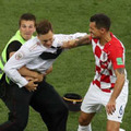 W杯決勝戦に乱入の人気バンド、ついに解放される