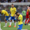 韓国どころじゃねえ…ブラジル代表のチームバスが卵まみれに