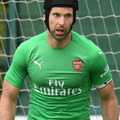 アーセナルGKチェフ、まさかの「むっちり」マッチョ化！？画像で見てみる