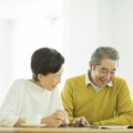 50代で、老後資金の必要性を認識していない割合は45.6%、資金計画を立てていない割合は62%、資金確保ができていない割合は72%という調査結果が出ました。どのように対処すればよいのでしょうか