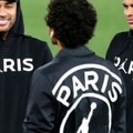 「PSG×ジョーダン」のコラボアイテム、ネイマールやエンバペらが着る！画像で見よう