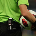 サッカー界に新たな「伝説動画」誕生！なんとPKが主審の顔面に当たってゴール