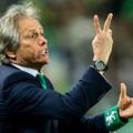 サッカーっていいね！サウジで監督と相手選手が激突も「ほっこり」