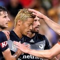 本田圭佑、超冷静PKでまたゴール！「疑惑のファウル」にも動じず