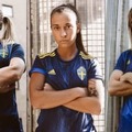 スウェーデン女子代表、スタイリッシュなW杯アウェイユニフォームを発表！