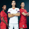 アメリカ女子代表、W杯に向けた「99ersを讃える」新ユニフォーム登場！ 画像