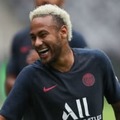 ネイマール、PSG監督に押し倒される！話題の「謎シーン」がこれ 画像