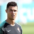 ロナウド、あのドレッドヘアの匂いを嗅ぐ！「くんくんシーン」がこれ