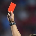 ドクターヘリで緊急搬送…退場にキレた選手が主審をブン殴る「衝撃動画」がこれ