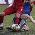 女子選手がドロドロ！「リヴァプールのすごいピッチ」がこれ 画像