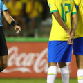本田よ、これがブラジルだ！主審をダマす「身代わり術」がこれ