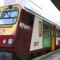 1日、ルクセンブルク市の駅に到着した列車（共同）