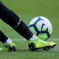 なぜこうなった…「GKのキックをGKが見送る」謎ゴールがこれ