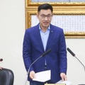 台湾国民党の新党首に選出され、あいさつする江啓臣氏＝7日、台北（中央通信社＝共同）