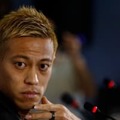 本田圭佑、マスク姿で登場したブラジルデビュー戦で初ゴール！(動画あり)