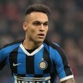 ラウタロ・マルティネス、肉を焼く