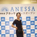 ドレス姿でそんなこと言っちゃうんですか！？（撮影：山上忠)