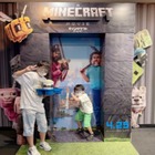 第5子妊娠中の辻希美、次男＆三男と映画館へ！『マイクラ』映画に感動「私でも楽しめました」 画像