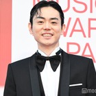 菅田将暉、タキシード姿で颯爽とレカペ締めくくり 国際音楽賞第1回目の司会に意気込みも【MUSIC AWARDS JAPAN】 画像