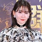 小嶋陽菜、ショーパンから美脚スラリ ディズニーコーデに「可愛すぎる」「スタイル抜群」と反響 画像