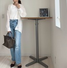 大人の白シャツ×デニム。きれいめ着こなしのコツは、素材感と小物選び【40代の毎日コーデ】 画像