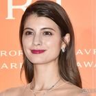 マギー、美脚際立つシースルースカート姿「脚に目が行く」「お洒落上級者」とファン絶賛 画像