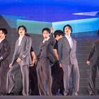 WayV、全員スーツ×メガネで色気放出 テンは愛嬌溢れる自己紹介「天才猫ちゃん」【SMTOWN LIVE 2025-26 in FUKUOKA】 画像