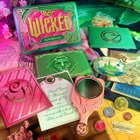 「ウィキッド コレクターズボックス」全世界2000個限定でTOHOシネマズ国内先行発売決定 画像