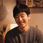 人気芸人「時すでにおスシ！？」“遺影”でサプライズ登場 TBSドラマ初出演で主人公の亡き夫役「かなり気合いが入っていたのですが、まさかの遺影でした」 画像