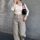 春に挑戦したいニュアンスカラーコーデ。主役トップスを際立たせるならデニムはベージュ系をセレクトして【40代の毎日コーデ】 画像