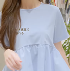 体型カバーと上品見えを両立する【GU】ペプラムトップス。華やかで上品なブルーは、着映え力が高く大人が試したいカラー【40代の毎日コーデ】 画像