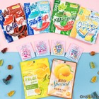 “空前の平成女児ブーム”到来でファミマが初コラボ 「ナカムラくん」「ベリエちゃん」限定ぷにぷにチャーム登場 画像