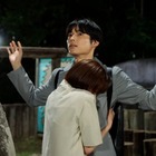 「告白」爽太（松村北斗）、25年の片想い相手・麻里子（岡崎紗絵）の新情報を知る 画像