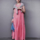 大人の「派手色ワンピ」は夏の特権。「コーラルピンク」の洗練着こなし【40代の毎日コーデ】 画像