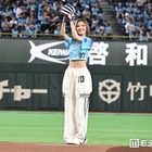 Hearts2Hearts、東京ドーム登場でパフォーマンス ジウは始球式で美しいフォーム披露・日本語で挨拶も 画像